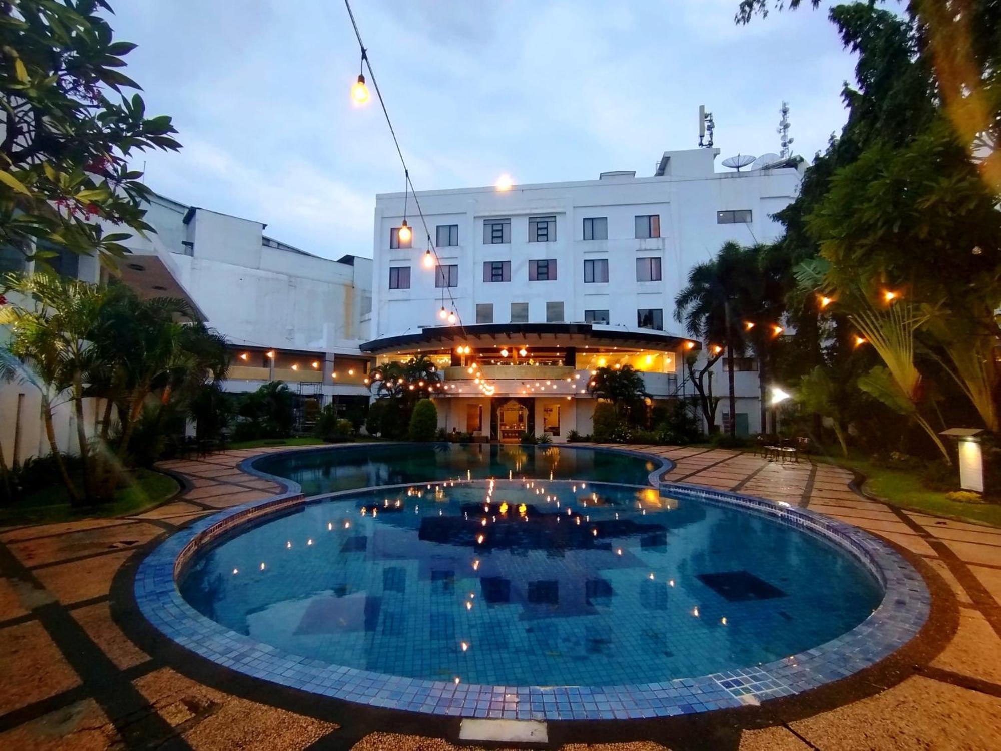 The Sun Hotel Sidoarjo Ngoại thất bức ảnh