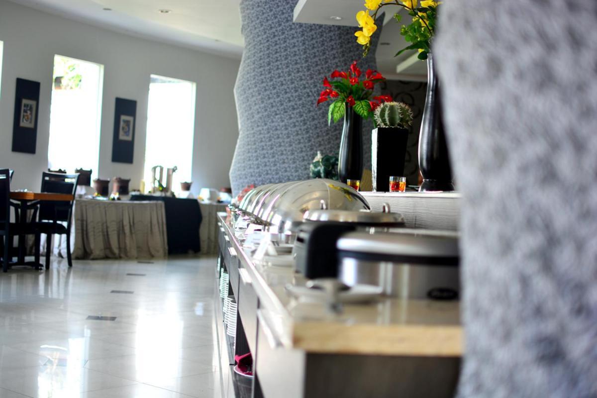 The Sun Hotel Sidoarjo Ngoại thất bức ảnh