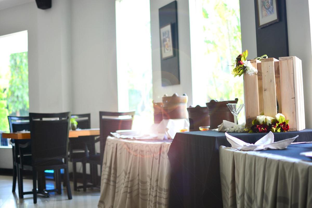 The Sun Hotel Sidoarjo Ngoại thất bức ảnh